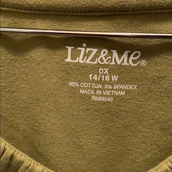 Button up blouse - Picture 3 of 3